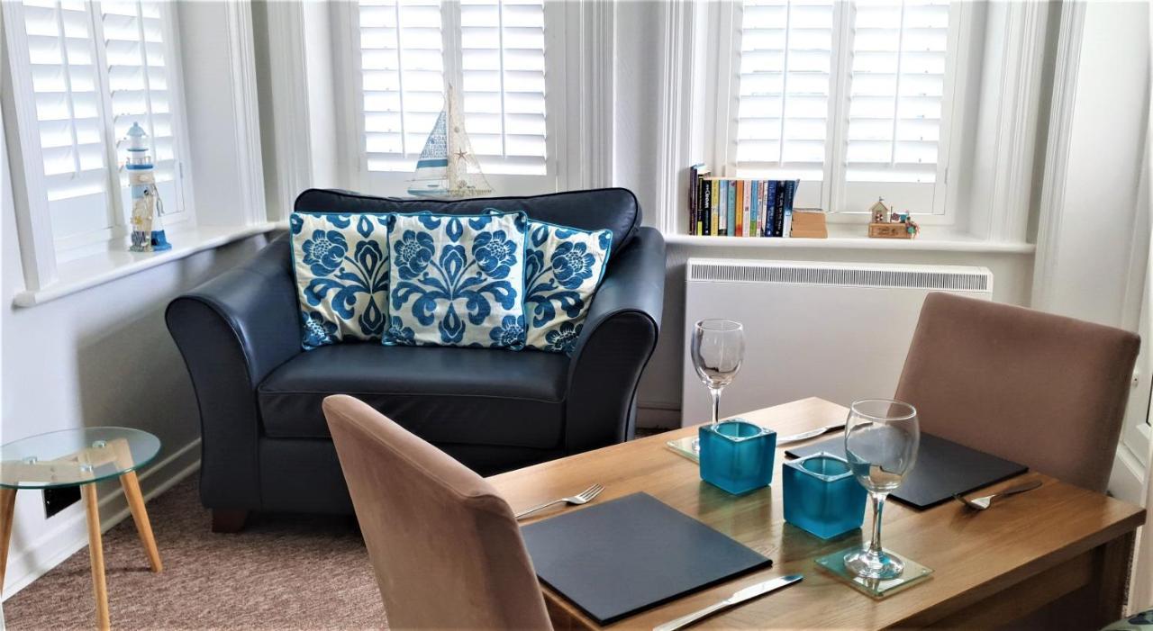 A Beautiful Apartment With Stunning Sea Views & Private Balcony Bornemouth Extérieur photo
