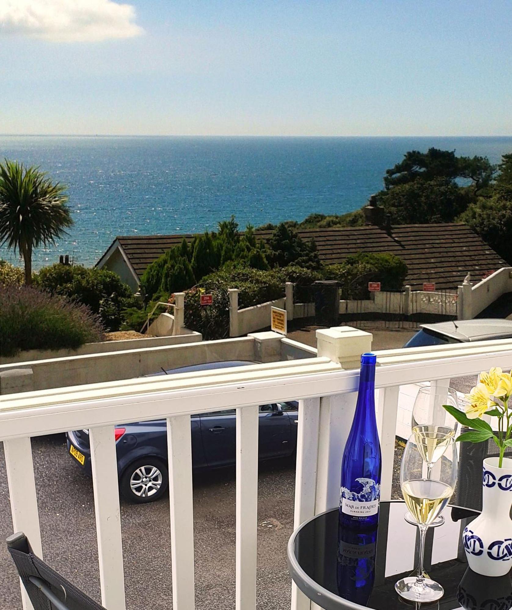A Beautiful Apartment With Stunning Sea Views & Private Balcony Bornemouth Extérieur photo